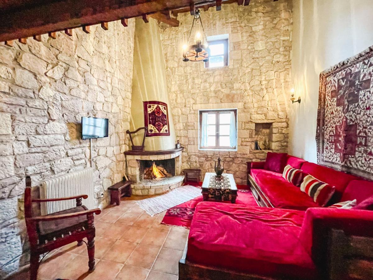 Guesthouse Armakas كالافريتا المظهر الخارجي الصورة